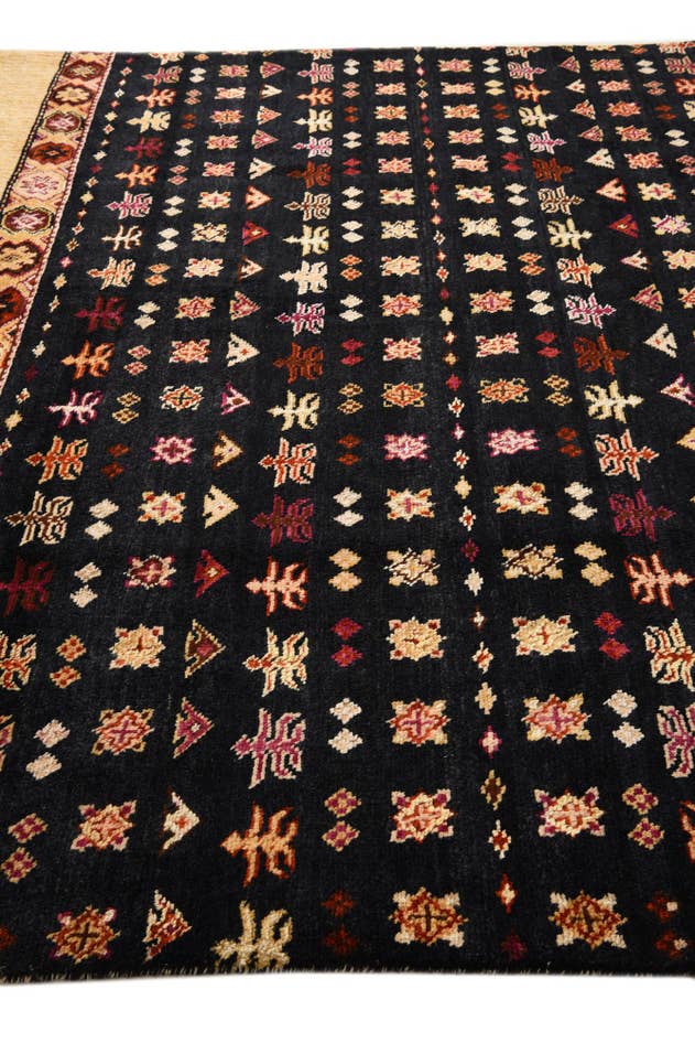 Detail image of 7' 10 x 10' 1 Hand Knotted Darya Rug