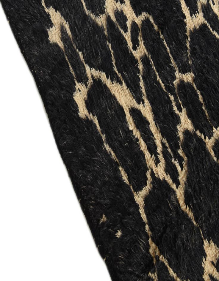 Detail image of 8' 3 x 9' 3  Hand Knotted Darya Wool Rug