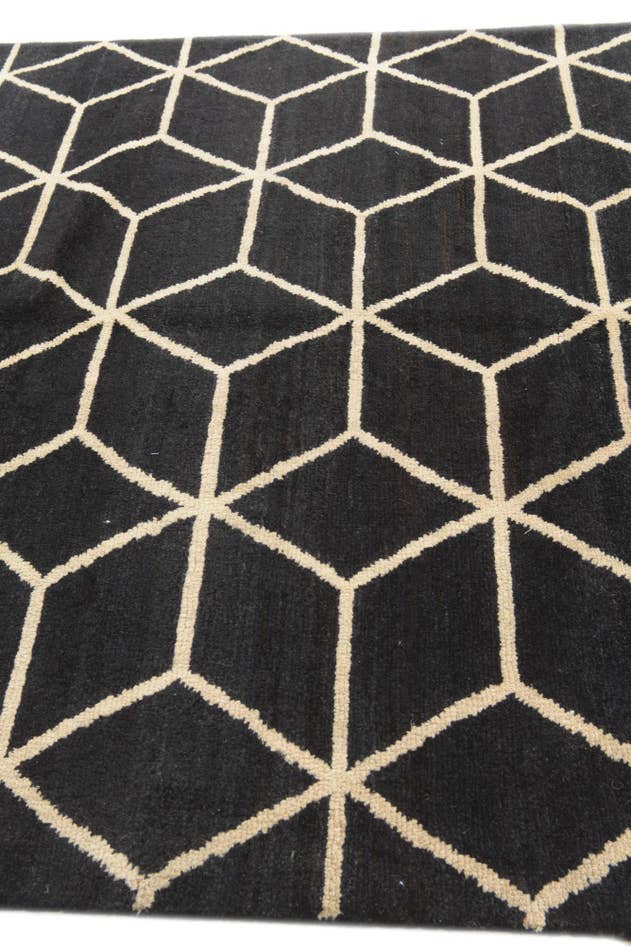 Detail image of 6' 5 x 9' 2 Hand Knotted Darya Wool Rug