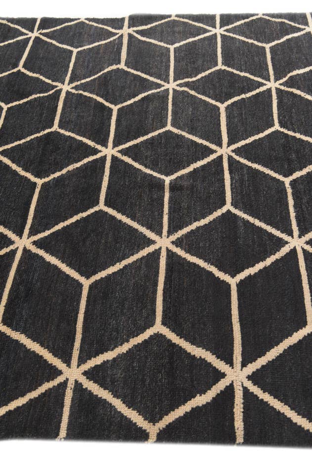 Detail image of 6' 5 x 9' 9 Hand Knotted Darya Wool Rug