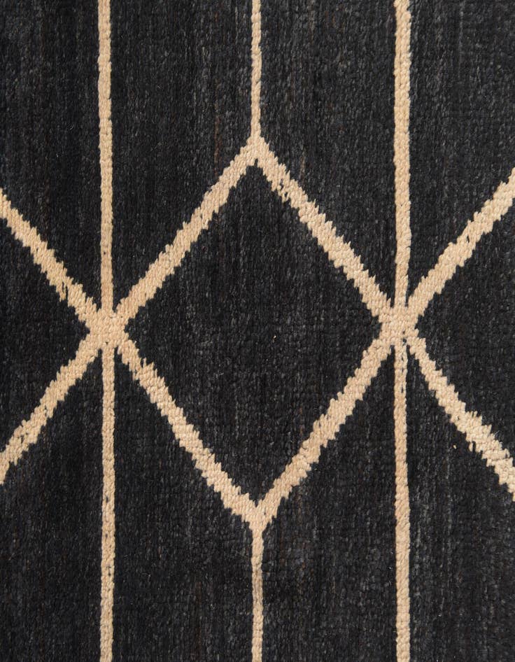 Detail image of 6' 5 x 9' 9  Hand Knotted Darya Wool Rug