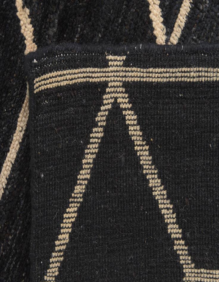 Detail image of 6' 5 x 9' 9  Hand Knotted Darya Wool Rug