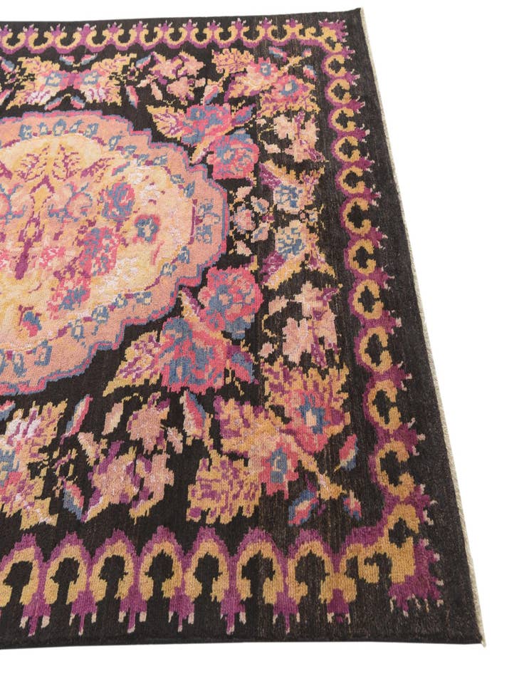 Detail image of 6' 4 x 9' 7 Hand Knotted Darya Rug