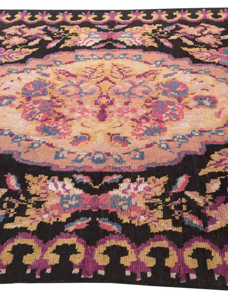Detail image of 6' 4 x 9' 7 Hand Knotted Darya Rug