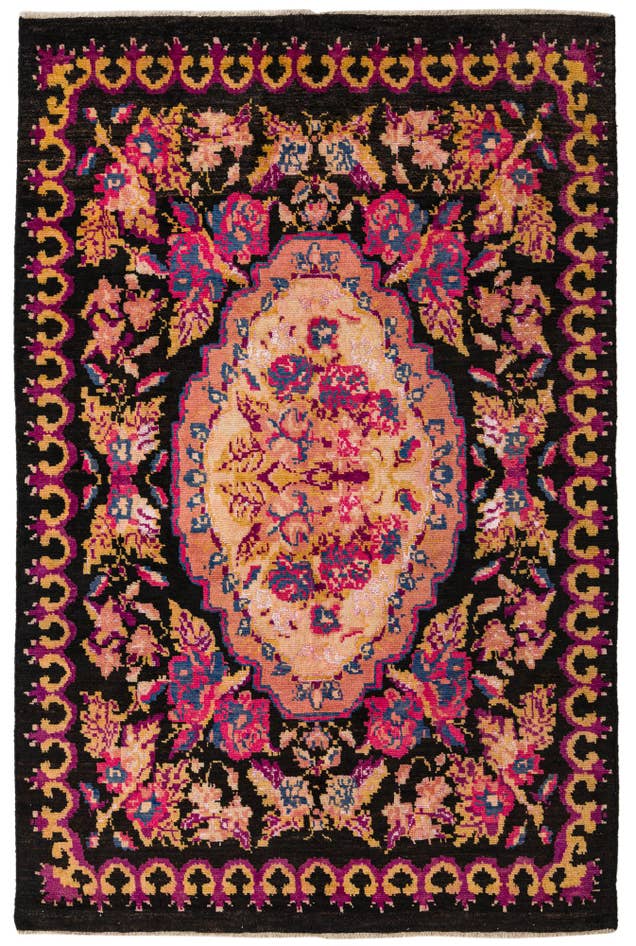 Detail image of 6' 4 x 9' 7 Hand Knotted Darya Rug