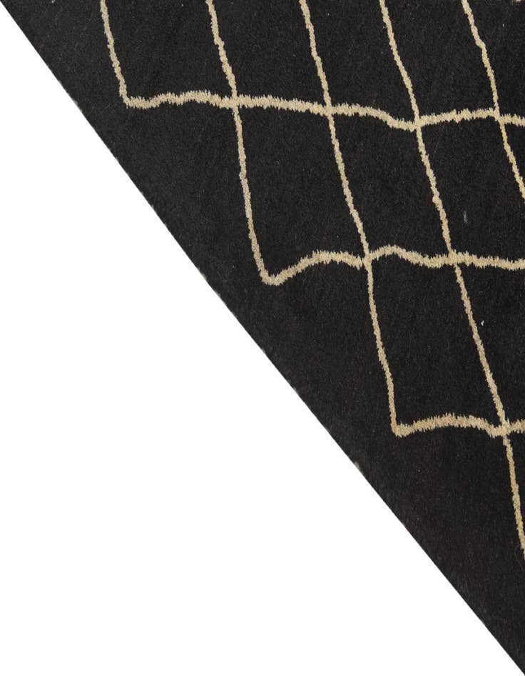 Detail image of 5' 8 x 7' 9  Hand Knotted Darya Wool Rug