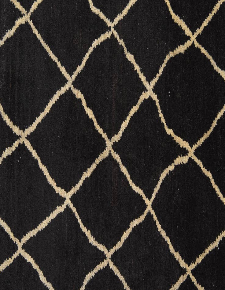 Detail image of 5' 8 x 7' 9  Hand Knotted Darya Wool Rug