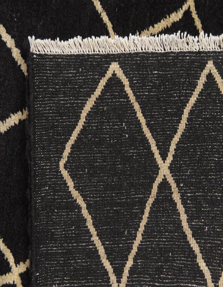 Detail image of 5' 8 x 7' 9  Hand Knotted Darya Wool Rug