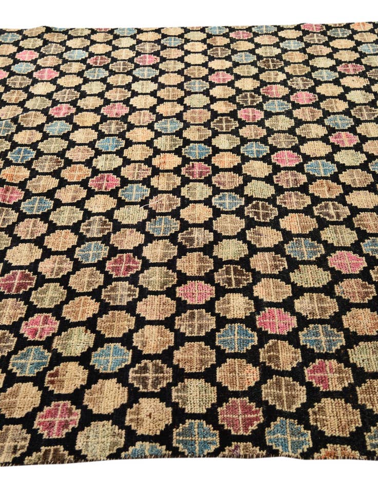 Detail image of 6' 1 x 9' 4  Hand Knotted Darya Wool Rug