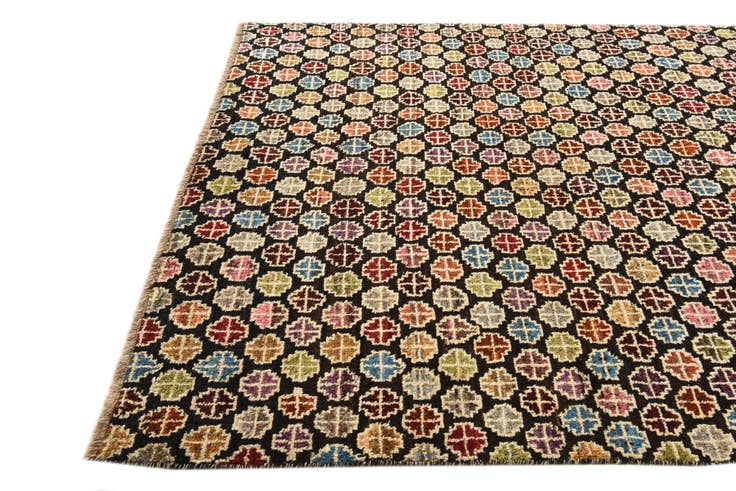 Detail image of 6' 2 x 9' 3 Hand Knotted Darya Wool Rug