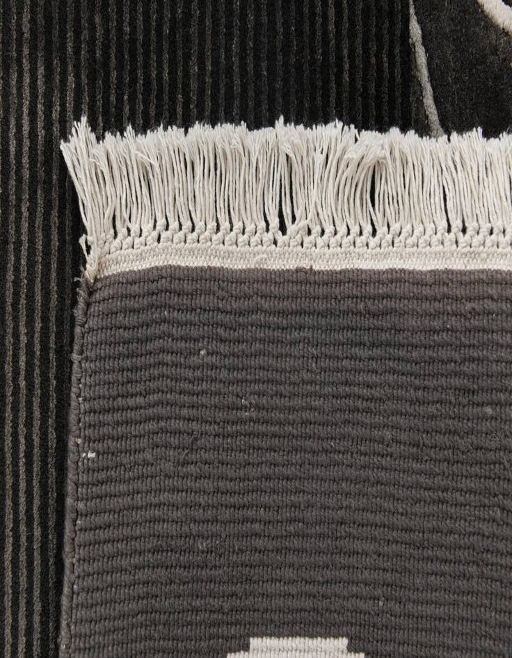 Detail image of 6' 7 x 9' 10  Hand Knotted Darya Wool Rug