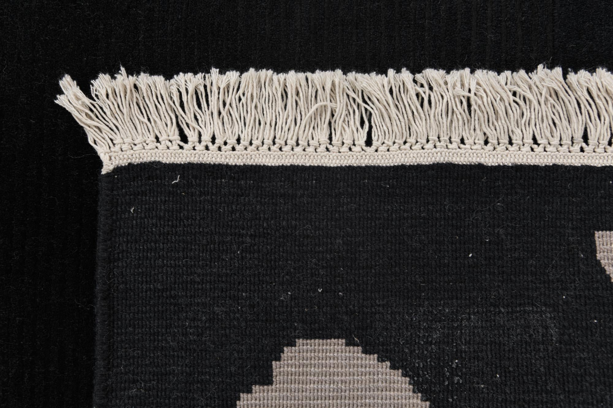 6' 8 x 9' 9 Hand Knotted Darya Wool Rug