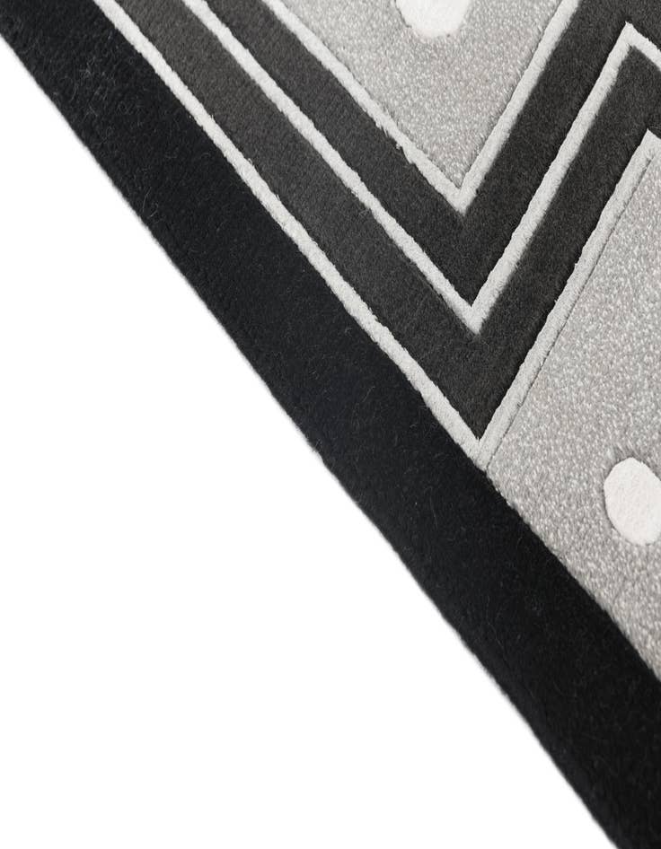 Detail image of 6' 5 x 9' 10  Hand Knotted Darya Wool Rug