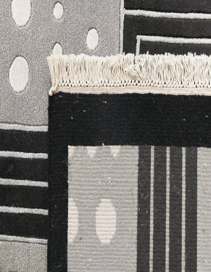 Detail image of 6' 5 x 9' 10  Hand Knotted Darya Wool Rug