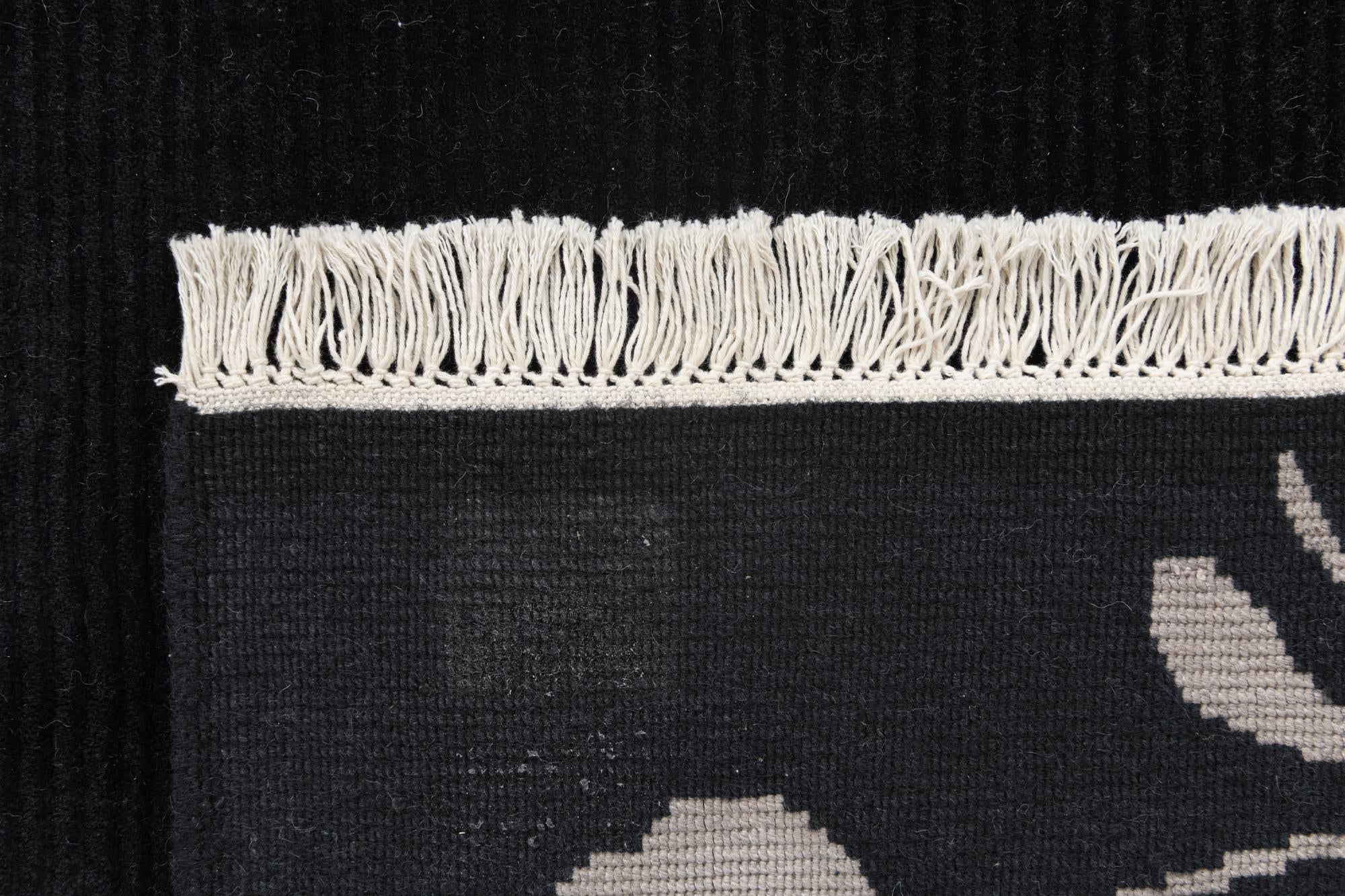 4' 11 x 6' 11 Hand Knotted Darya Wool Rug