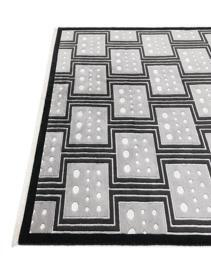 Detail image of 5' 7 x 7' 10 Darya Rug