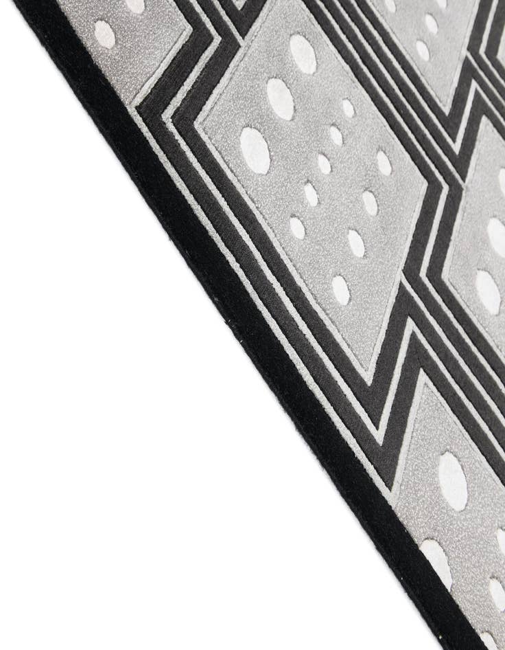 Detail image of 5' 7 x 7' 10 Darya Rug