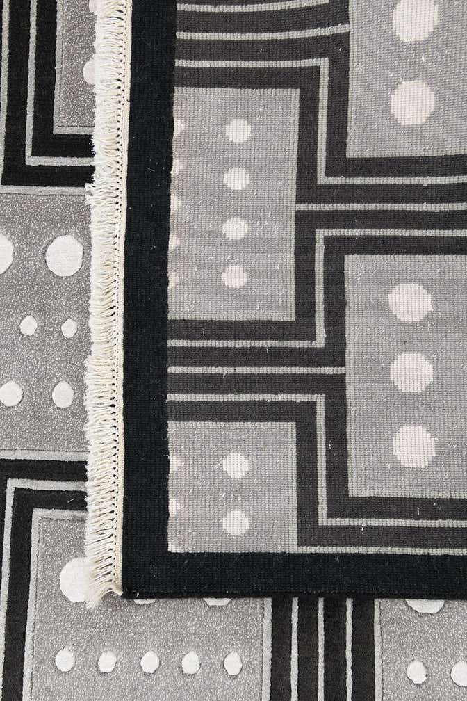 5' 7 x 7' 10 Darya Rug