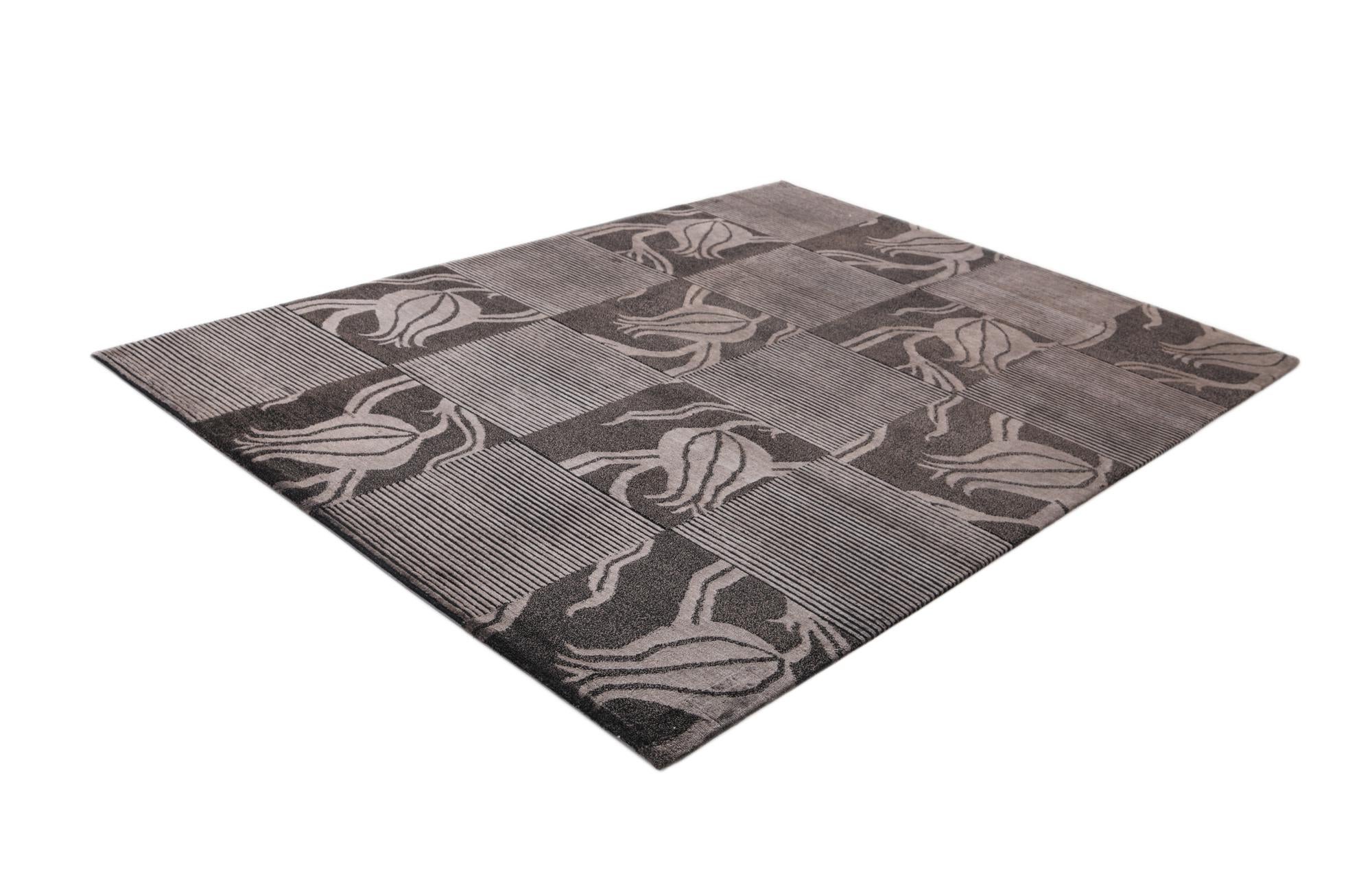 5' 7 x 7' 11 Hand Knotted Darya Wool Rug