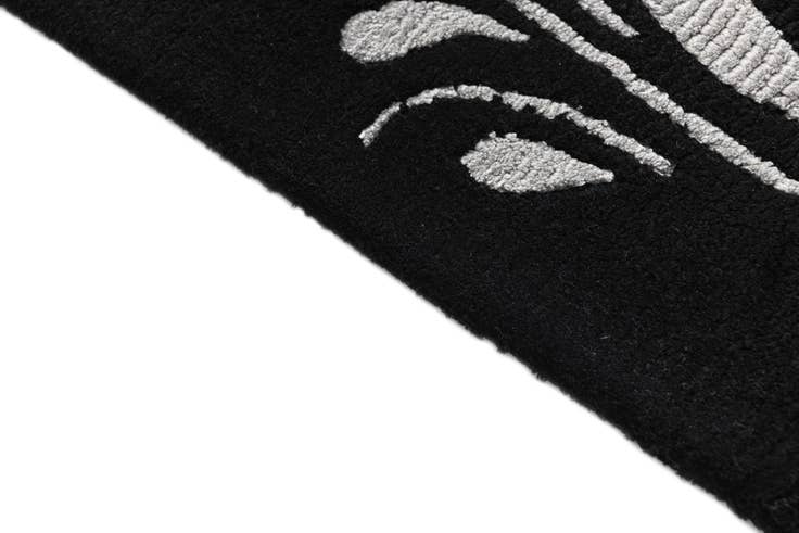 Detail image of 4' x 6' Darya Rug