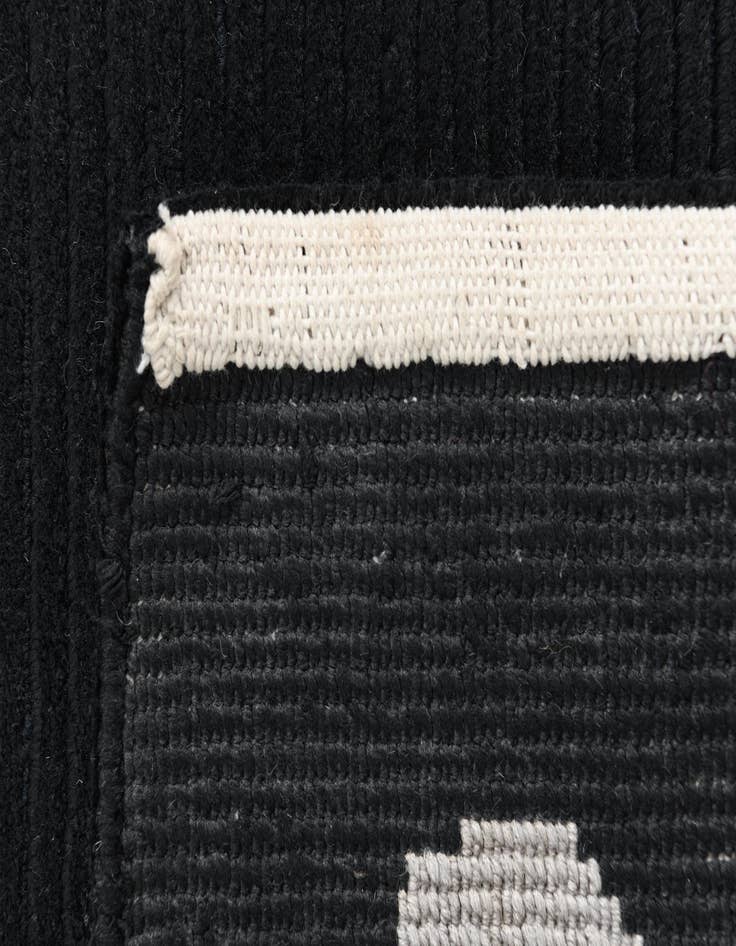 Detail image of 4' x 6' Darya Rug