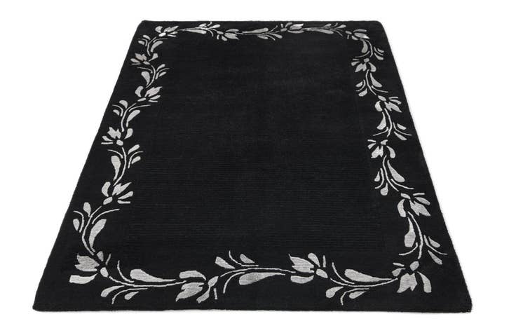 Detail image of 4' 2 x 6' 1 Darya Rug