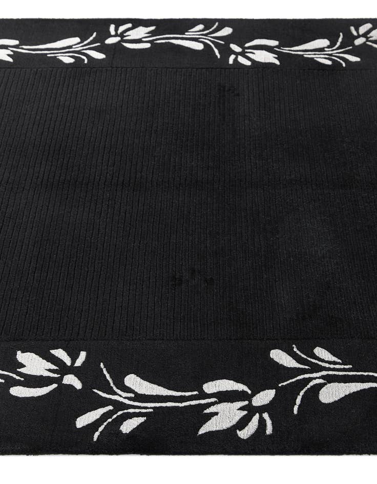 Detail image of 4' 2 x 6' 1 Darya Rug