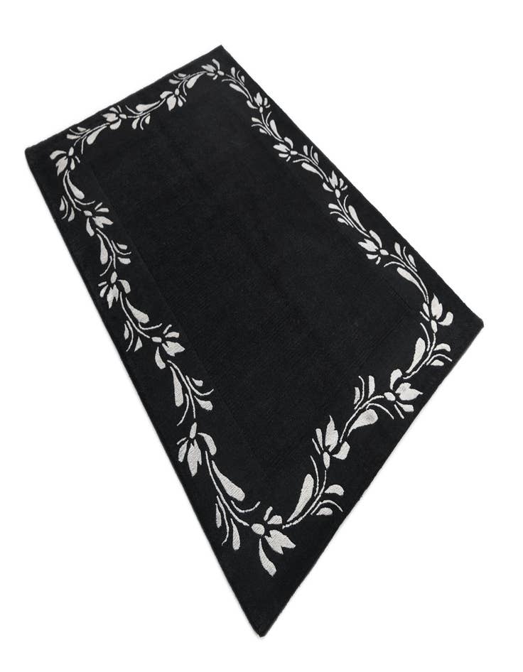 Detail image of 4' 1 x 6' Darya Rug
