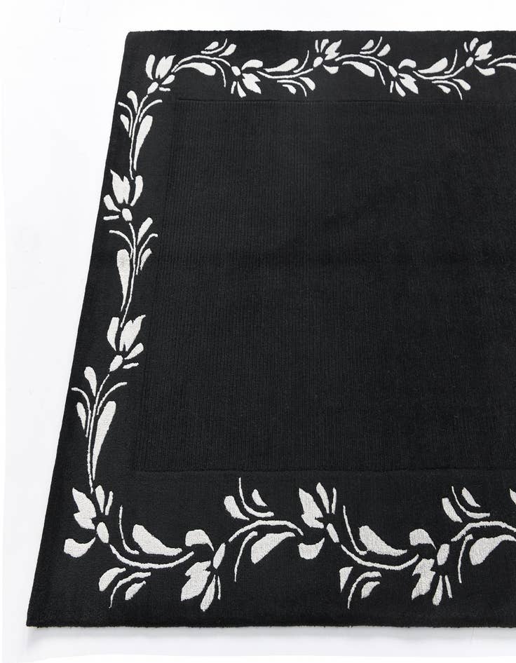 Detail image of 4' 1 x 6' Darya Rug