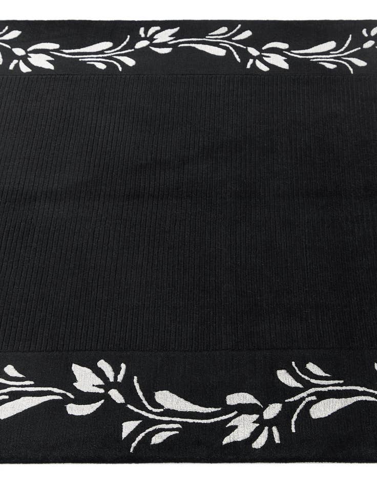 Detail image of 4' 1 x 6' Darya Rug