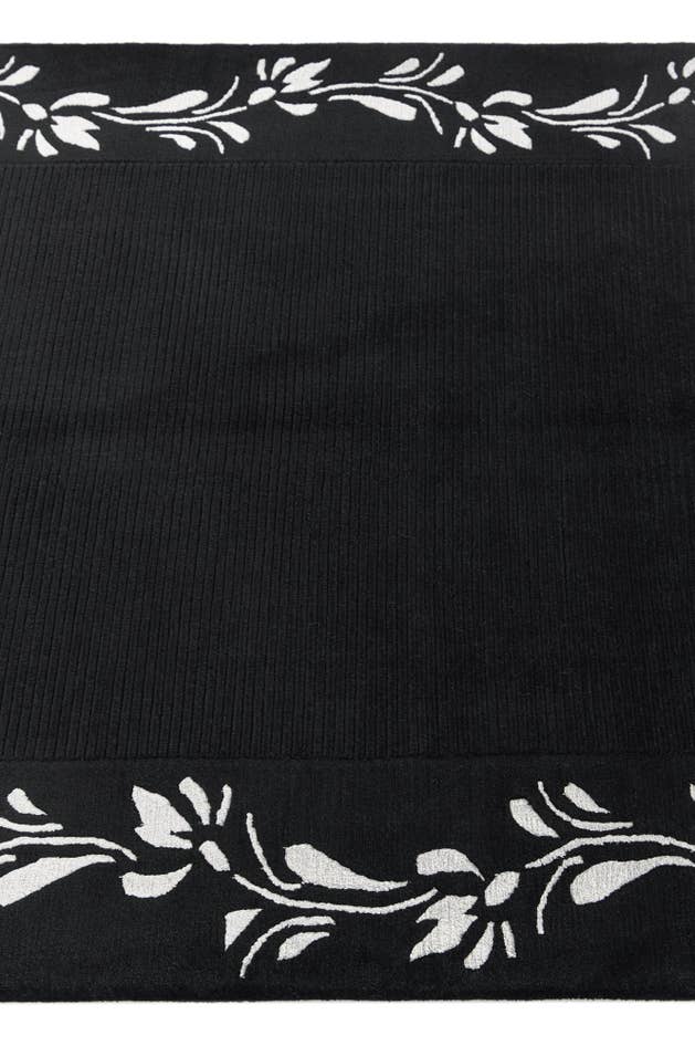 Detail image of 4' 1 x 6' Darya Rug