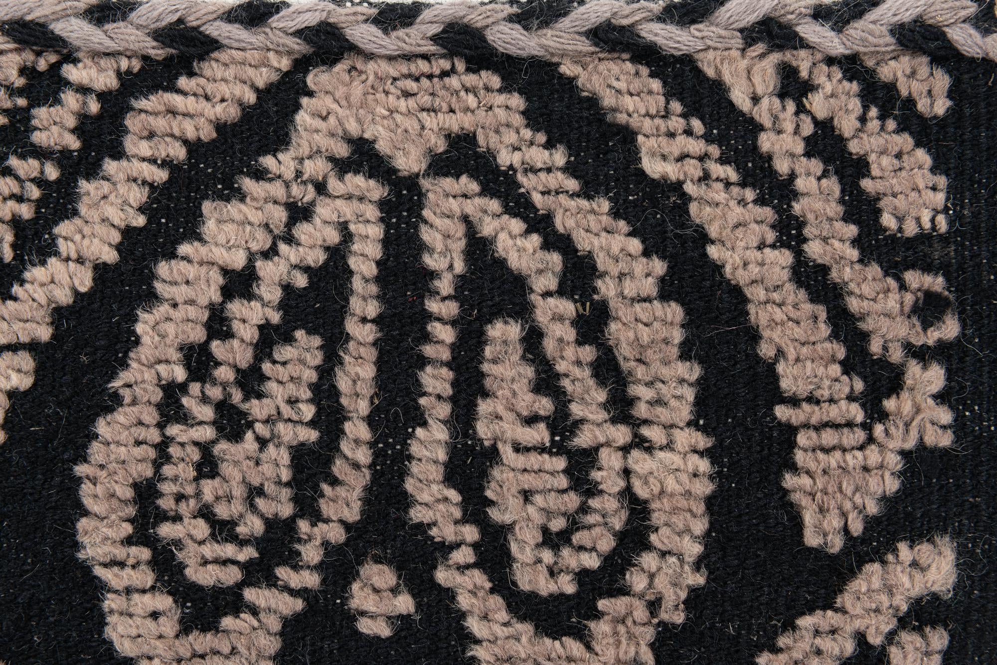 6' 5 x 9' 4 Hand Knotted Darya Wool Rug