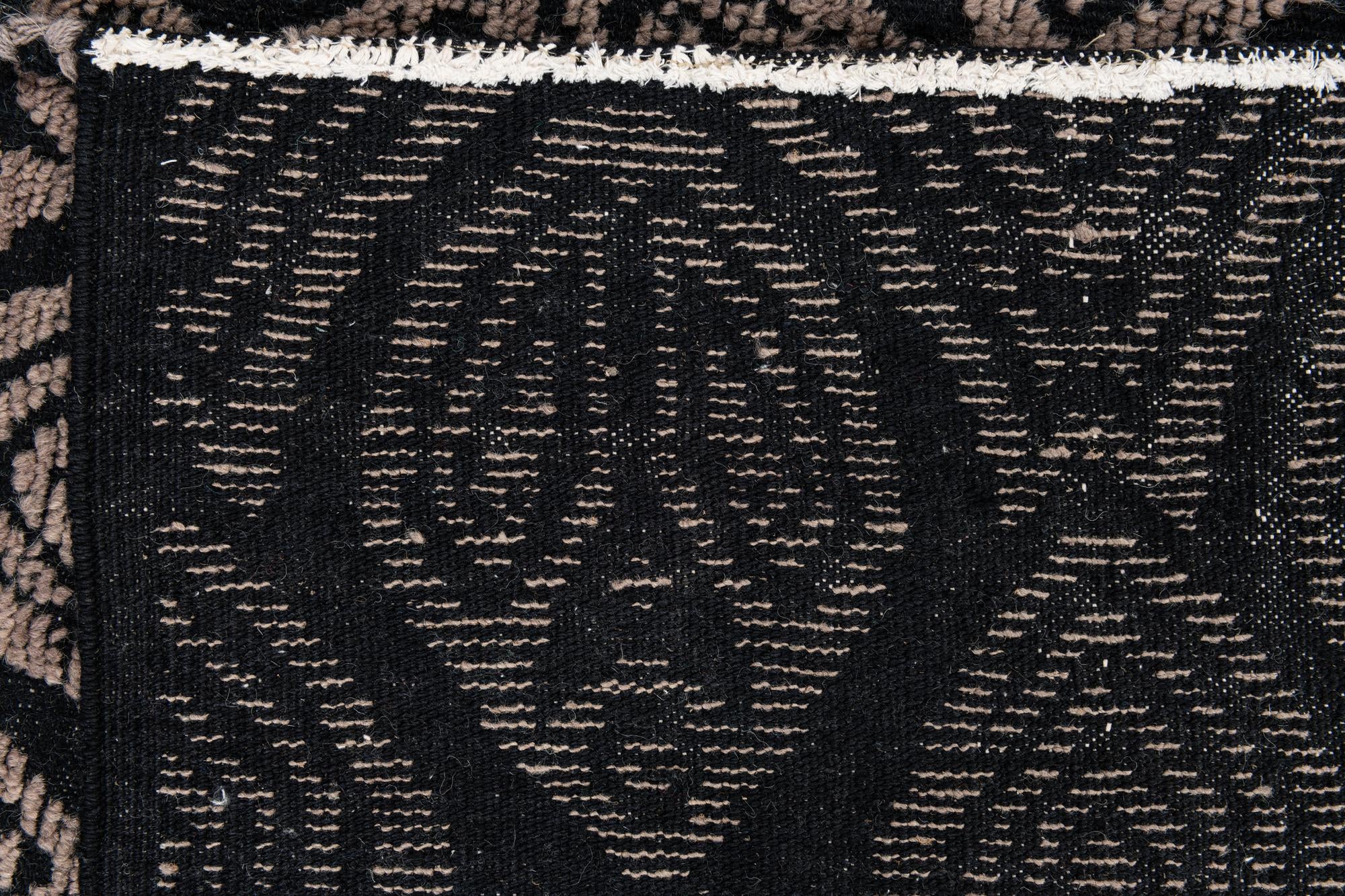 6' 5 x 9' 4 Hand Knotted Darya Wool Rug