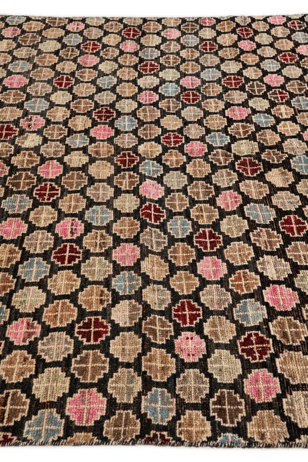 Detail image of 6' 1 x 9' Hand Knotted Darya Wool Rug