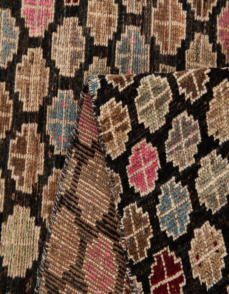 Detail image of 6' 1 x 9'  Hand Knotted Darya Wool Rug