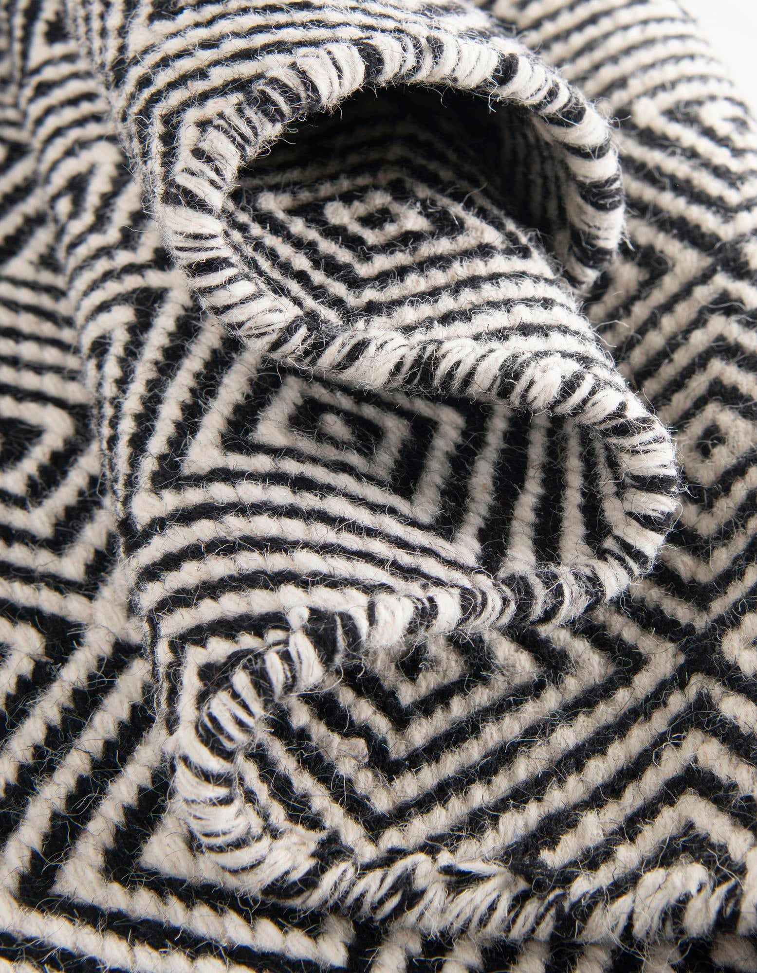 9' x 12' Hand Woven Geo Trellis Flatweave Rug