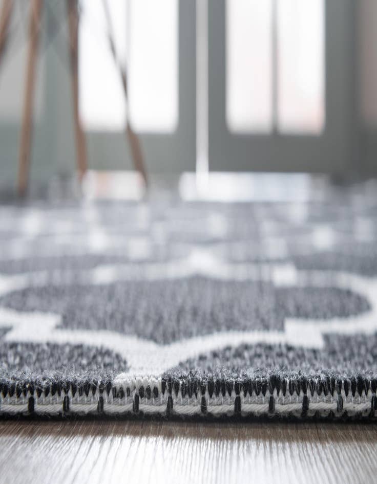 Detail image of 7' 5 x 10' Georgia Rug