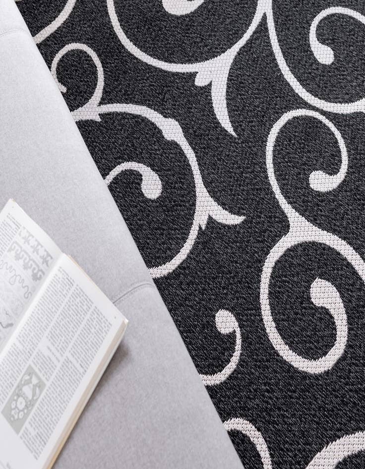 Detail image of 8' 5 x 11' 4 Georgia Rug