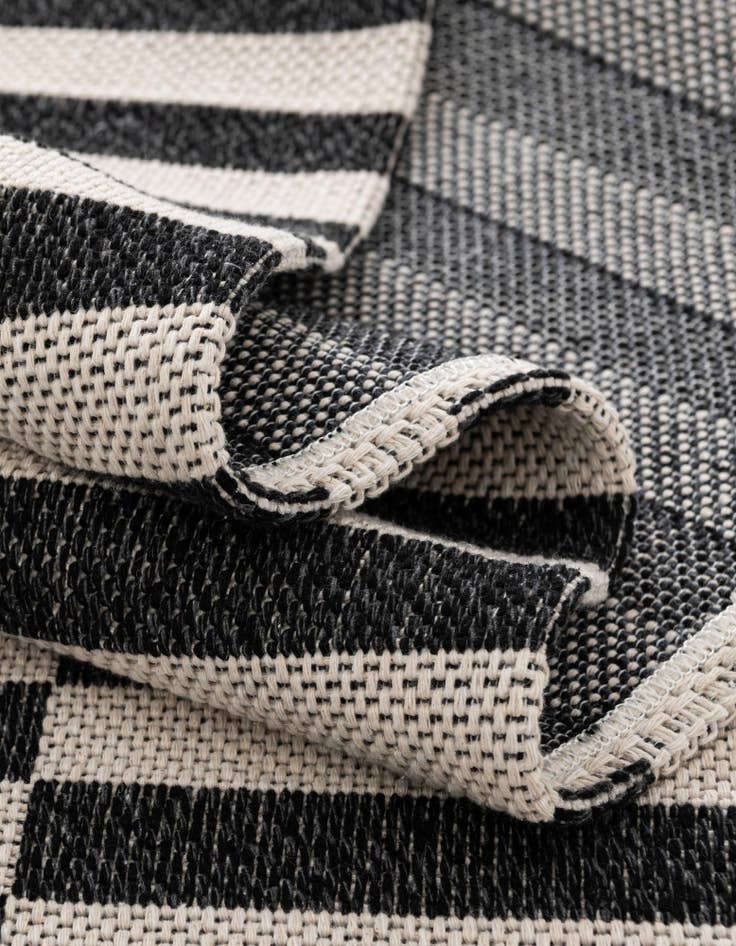 Detail image of 6' 4 x 9' Georgia Rug