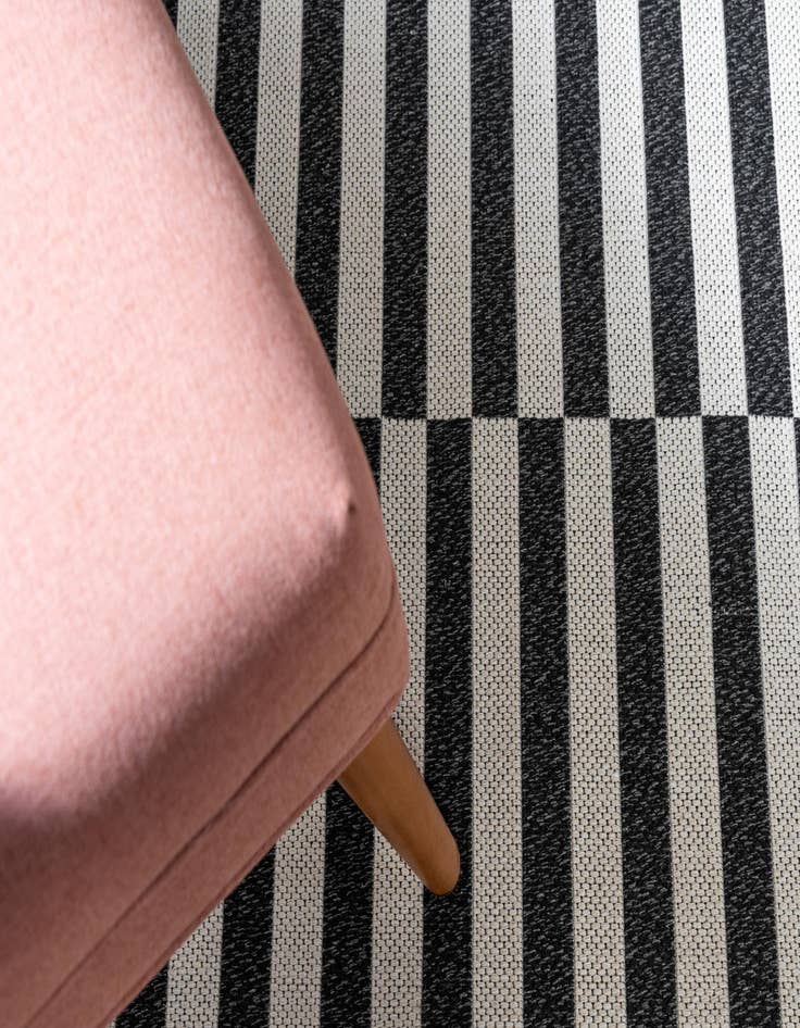 Detail image of 6' 4 x 9' Georgia Rug