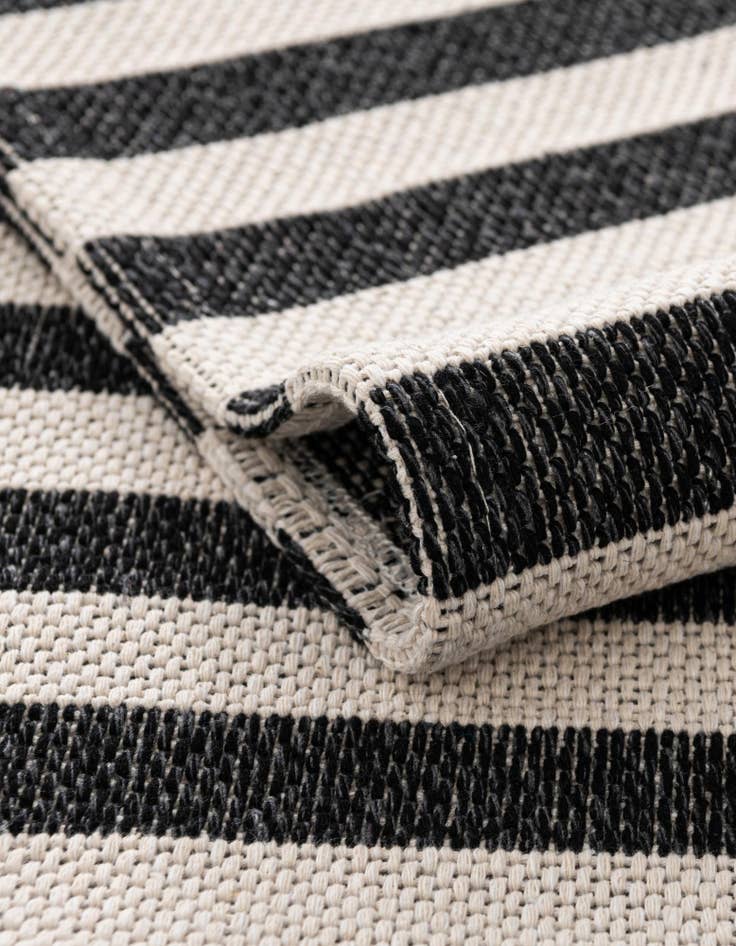 Detail image of 2' 2 x 3' Georgia Rug