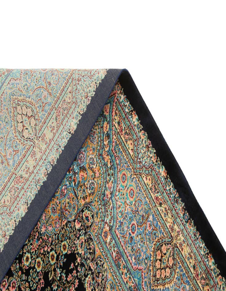 Detail image of 4' 4 x 6' 5 Ghom Design Rug