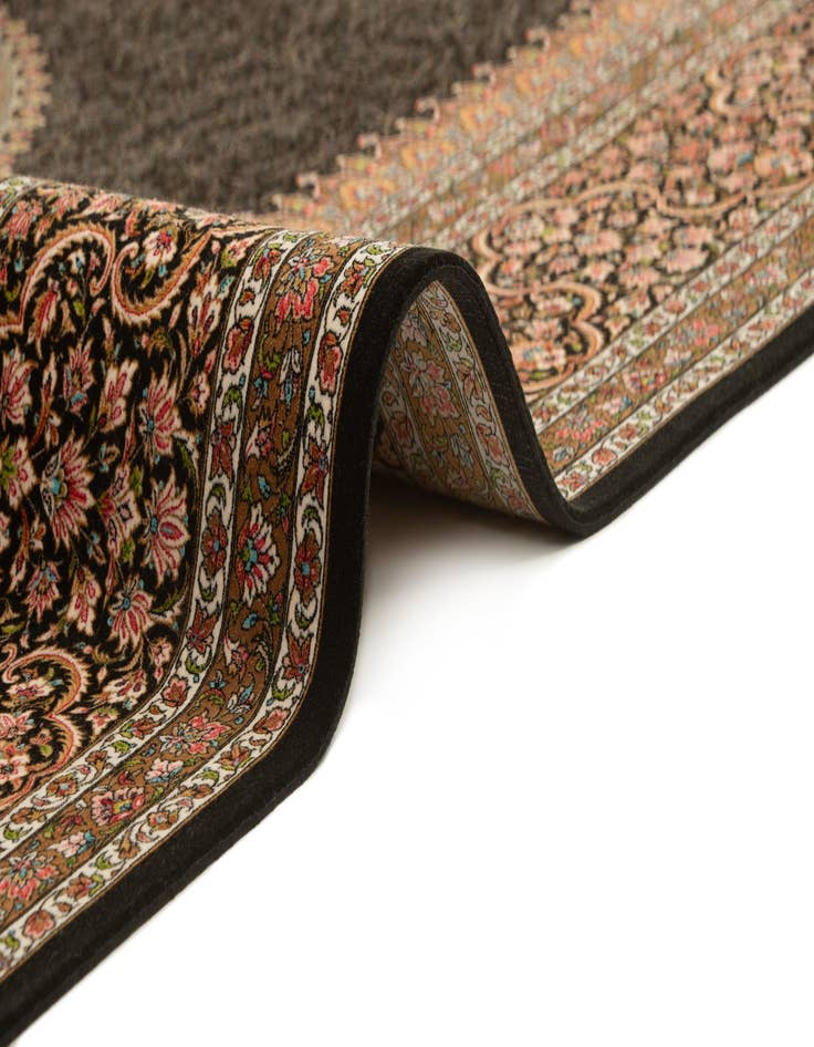 Detail image of 6' 6 x 9' 10 Ghom Design Rug