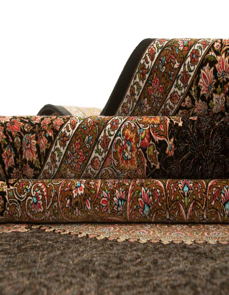 Detail image of 6' 6 x 9' 10 Ghom Design Rug