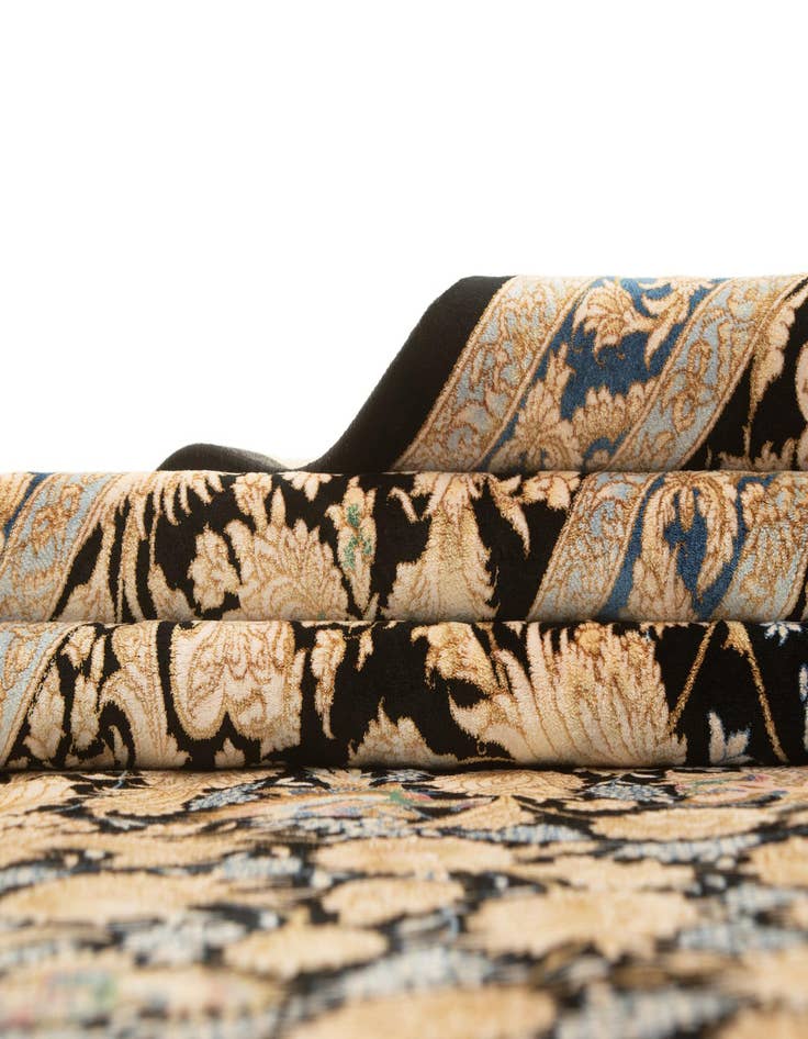 Detail image of 6' 9 x 10' Ghom Design Rug