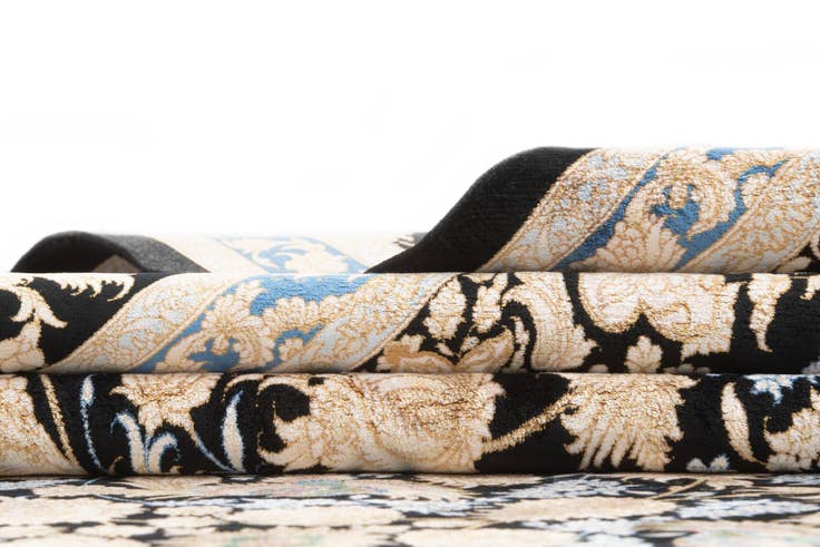 Detail image of 7' 1 x 9' 10 Ghom Design Rug