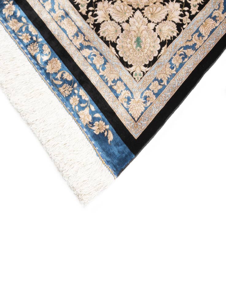 Detail image of 7' 1 x 9' 10 Ghom Design Rug