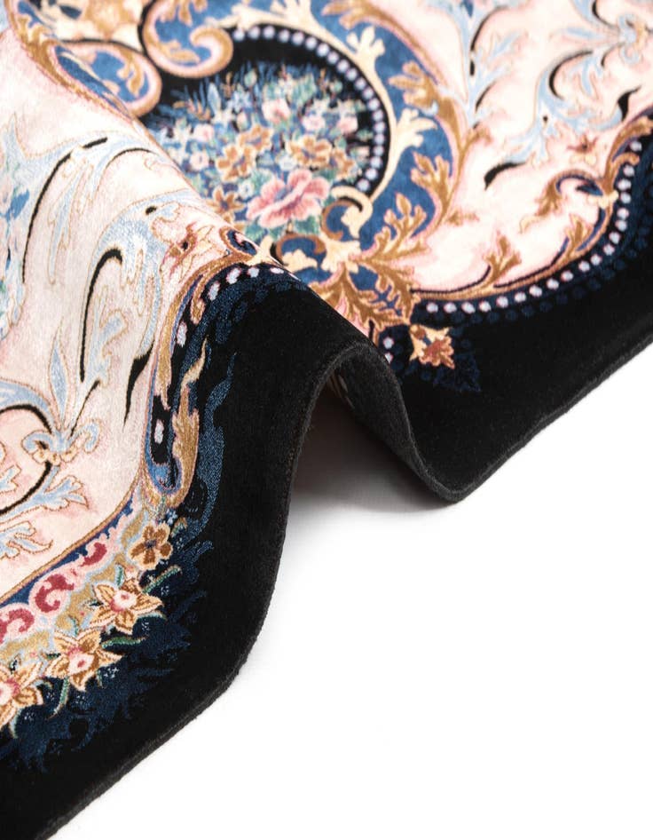 Detail image of 6' 7 x 9' 10 Ghom Design Rug