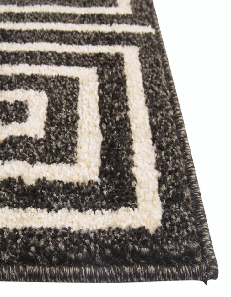 Detail image of 9' x 12' Greek Key Rug