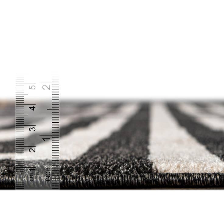 Detail image of 3' x 5' 3 Hera Rug